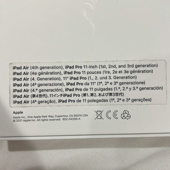 iPad Apple Magic Keyboard white